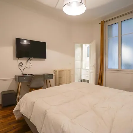 Large Flat At 2 Steps From The Eiffel Tower-2